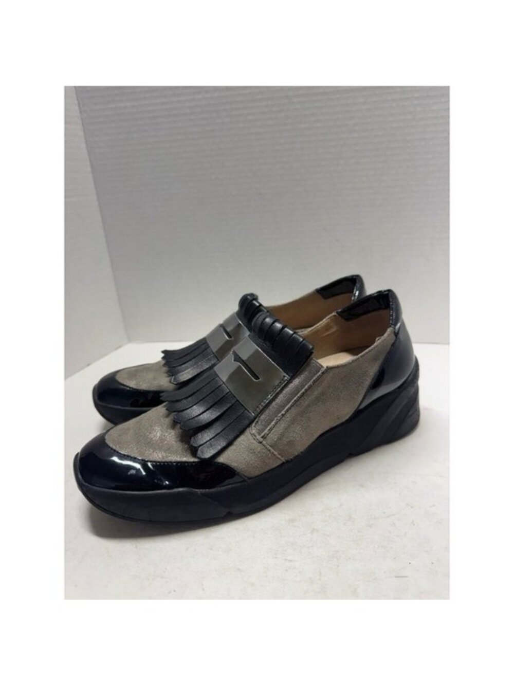 Wonders Flex Grey Suede Black Fringed Kiltie Platform Loafers Spain 41 10.5